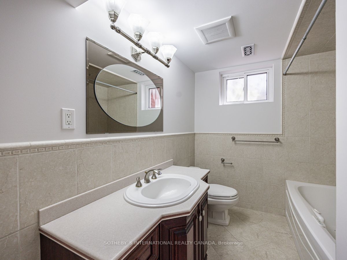 942 Fletcher Valley Cres