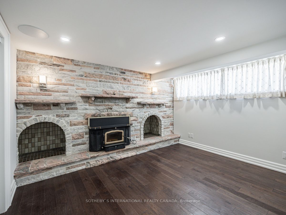 942 Fletcher Valley Cres