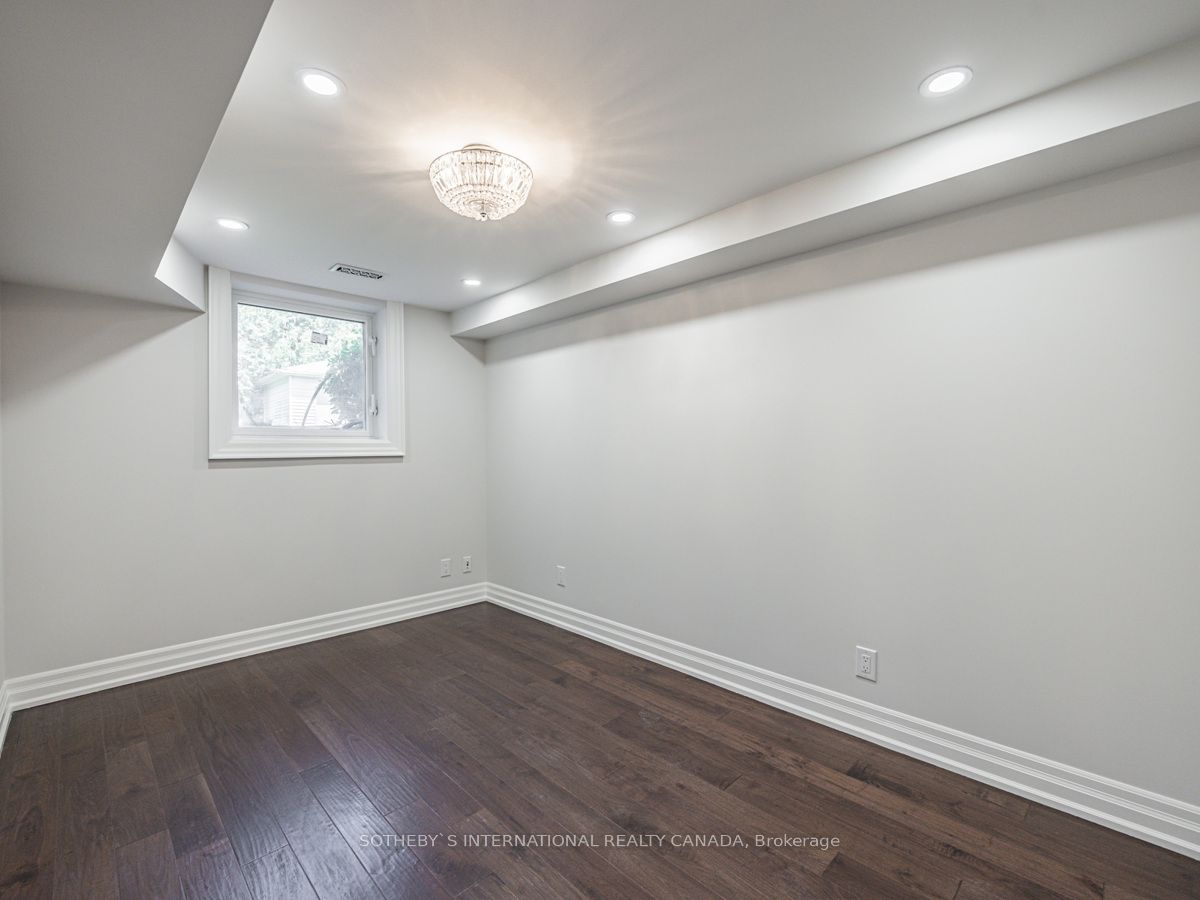 942 Fletcher Valley Cres