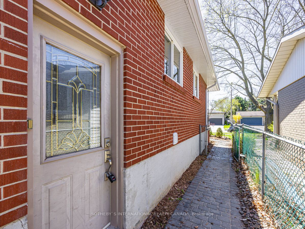 942 Fletcher Valley Cres