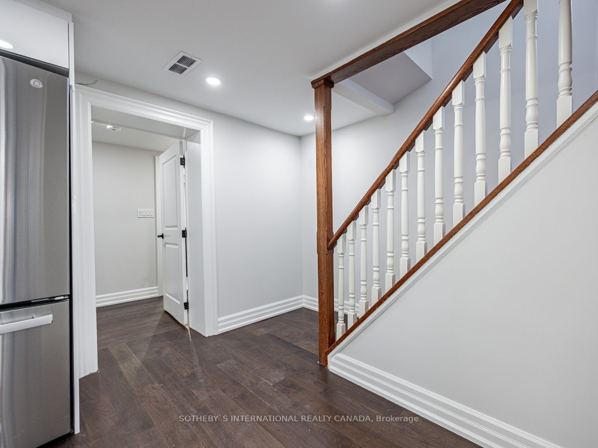 942 Fletcher Valley Cres