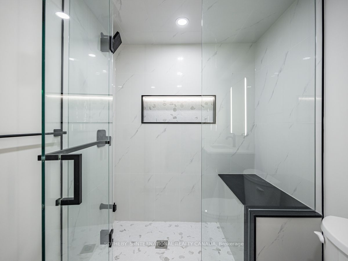 942 Fletcher Valley Cres