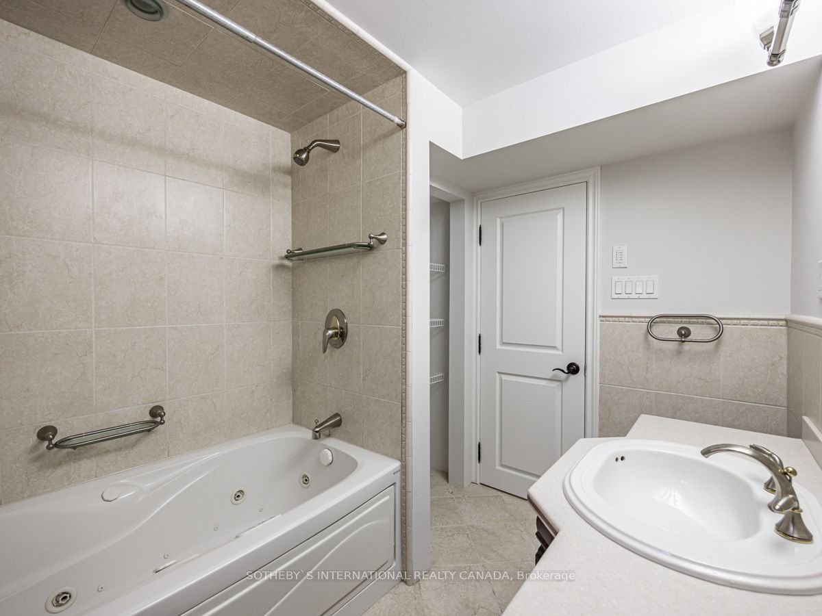 942 Fletcher Valley Cres