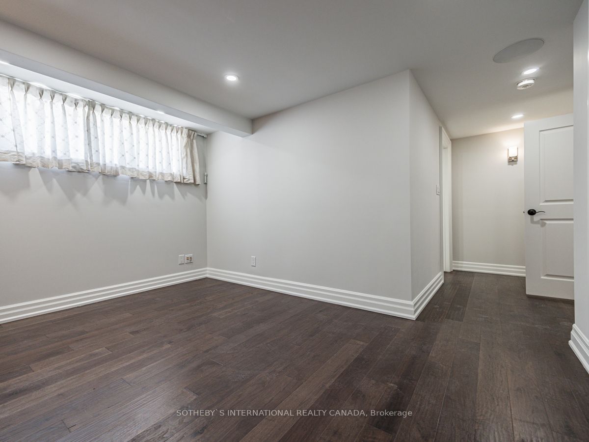 942 Fletcher Valley Cres