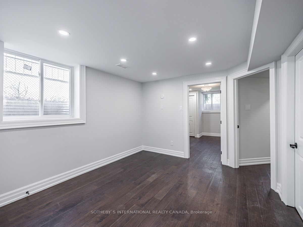 942 Fletcher Valley Cres