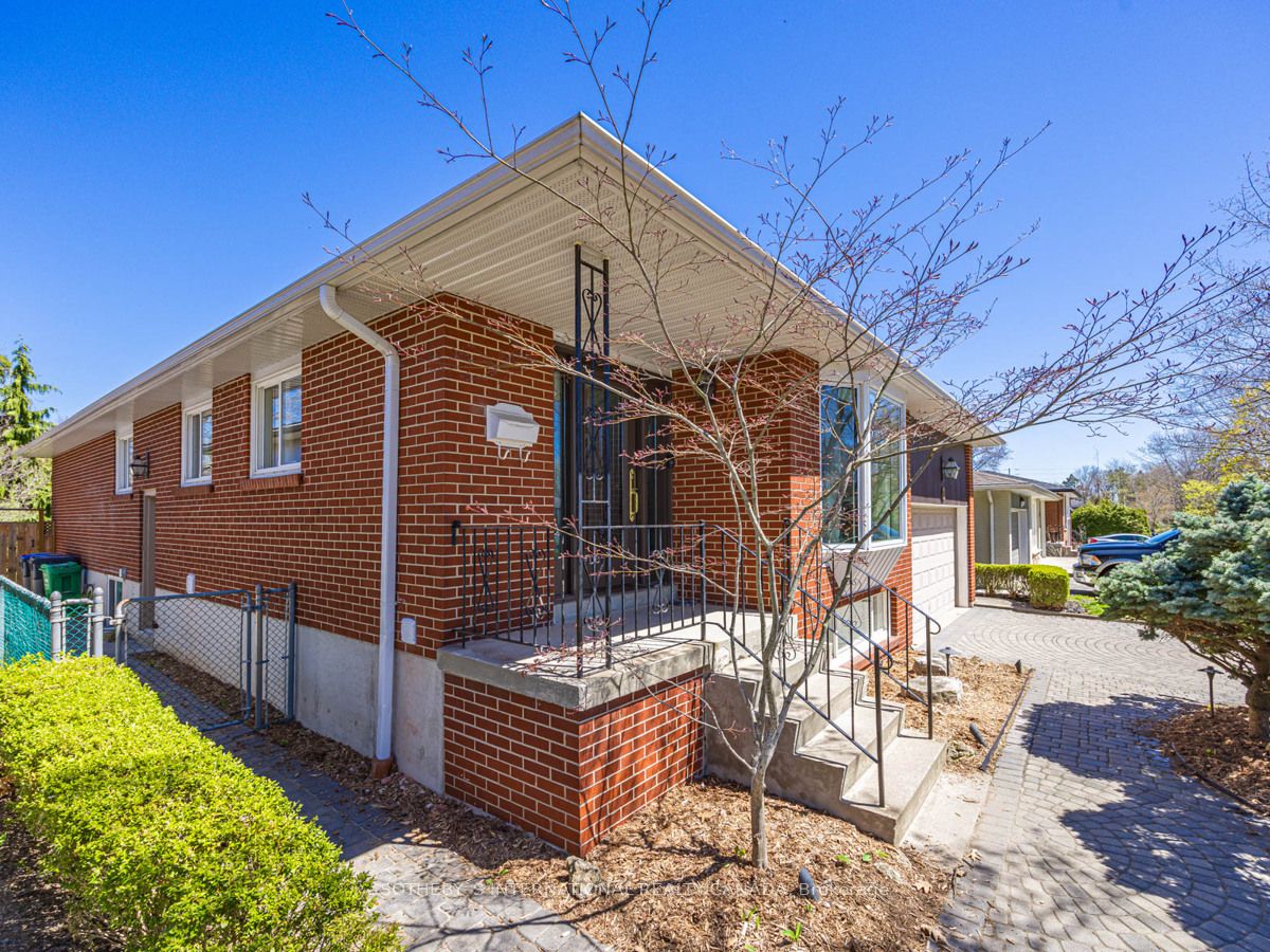 942 Fletcher Valley Cres