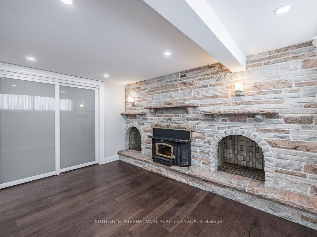 942 Fletcher Valley Cres