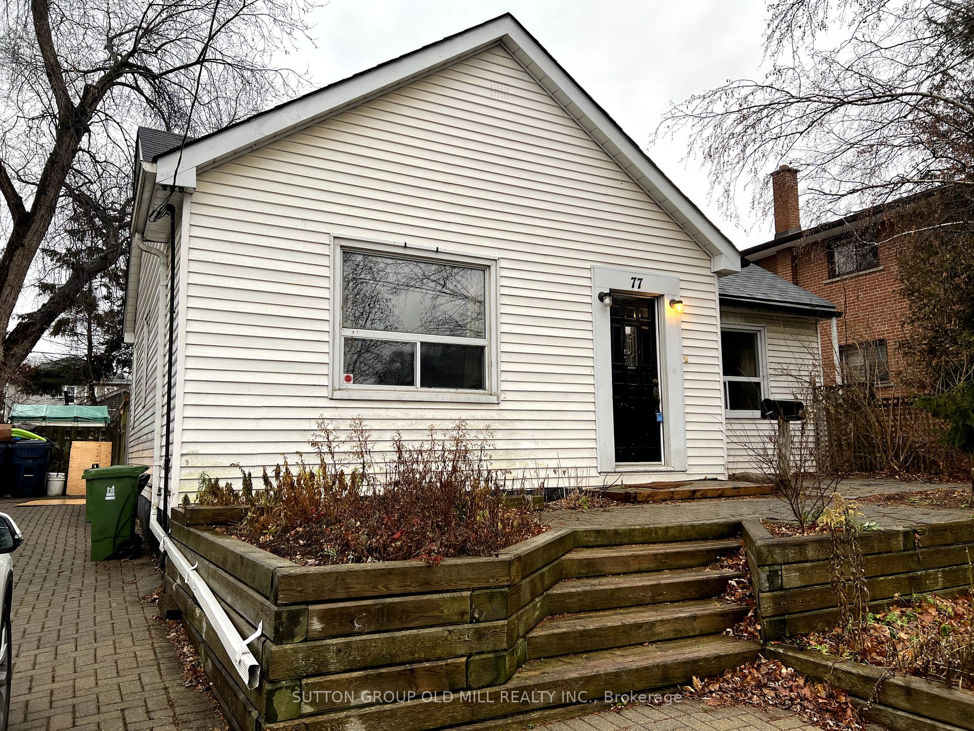 77 James St