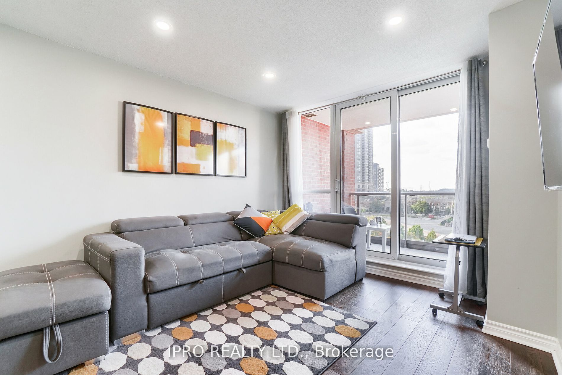 4090 Living Arts Dr, #708