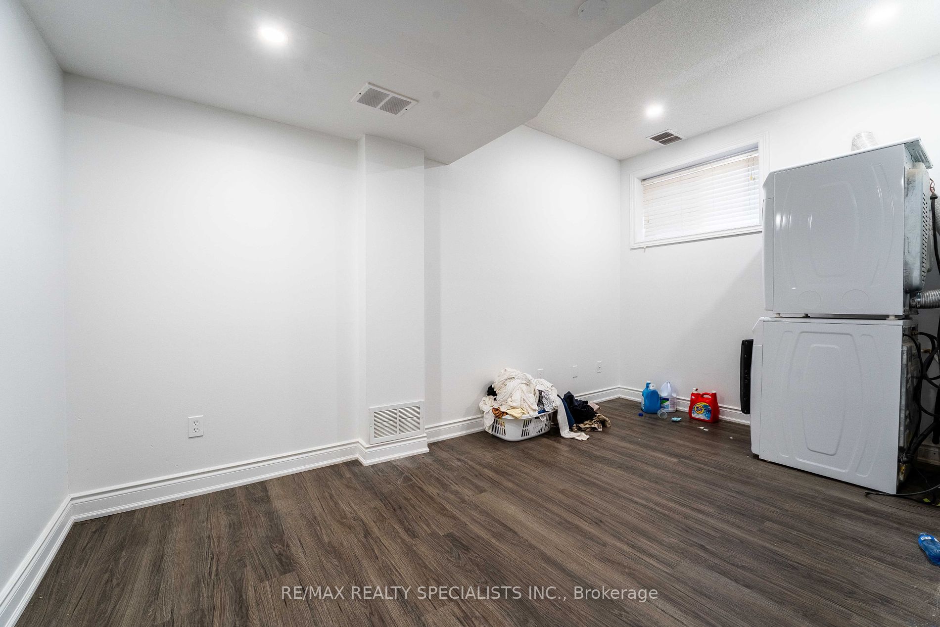 3533 Eglinton Ave W