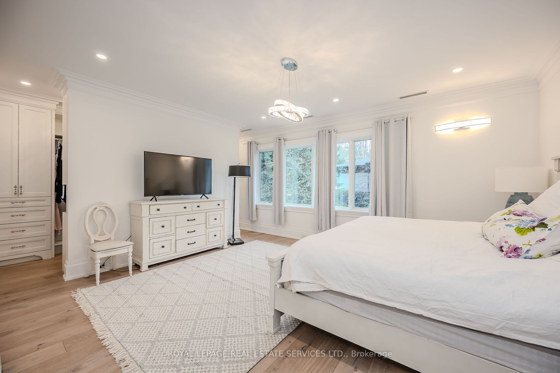 1257 Lakeshore Road W