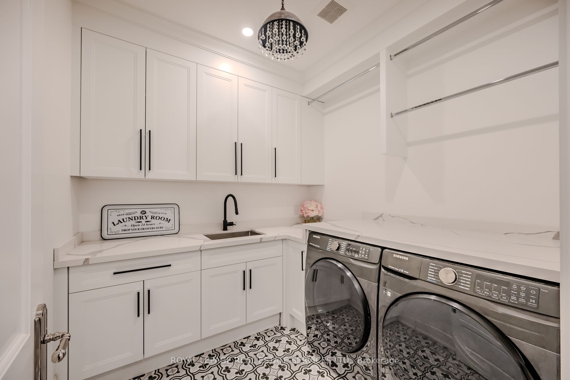 1257 Lakeshore Road W