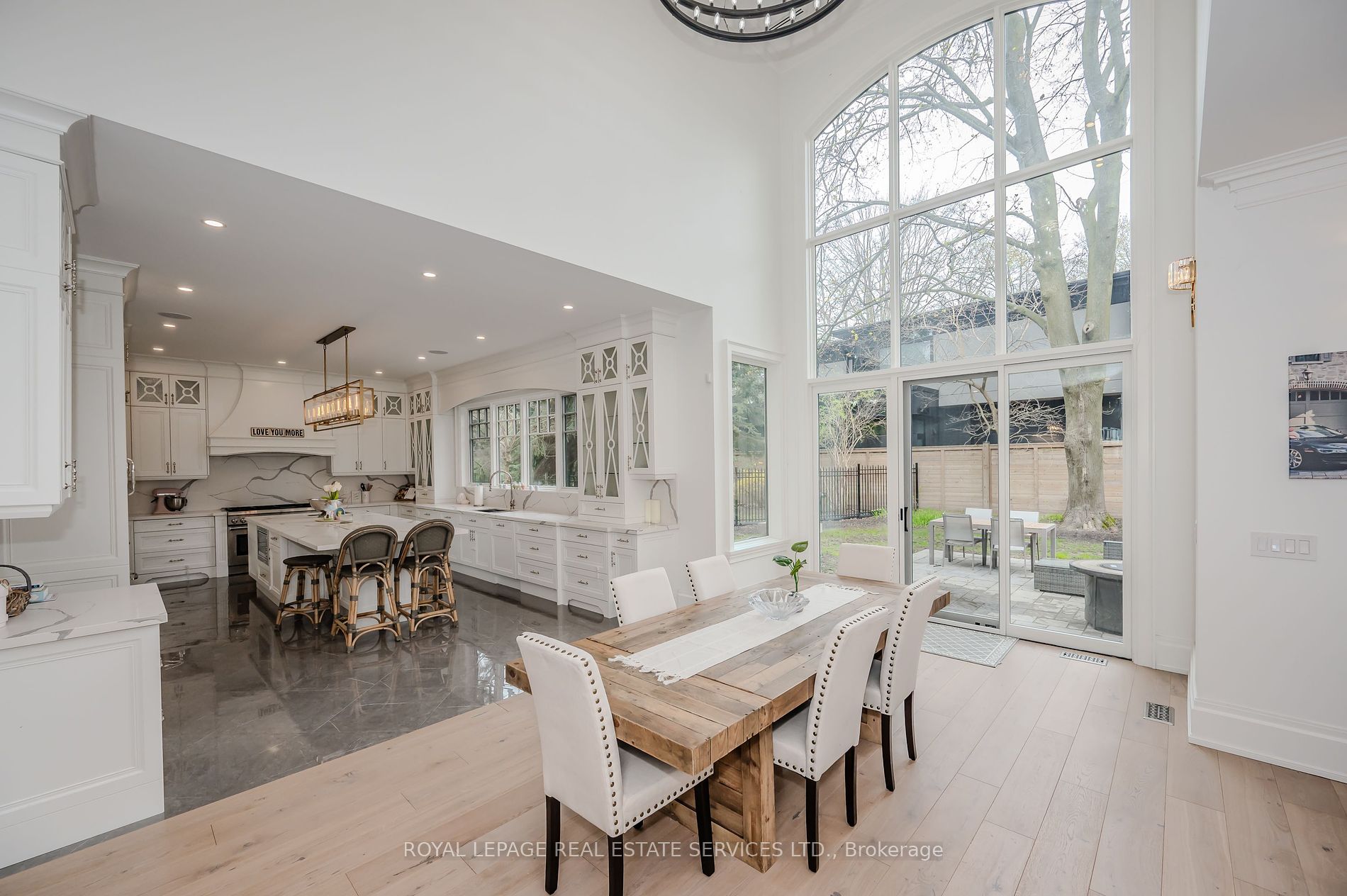 1257 Lakeshore Road W