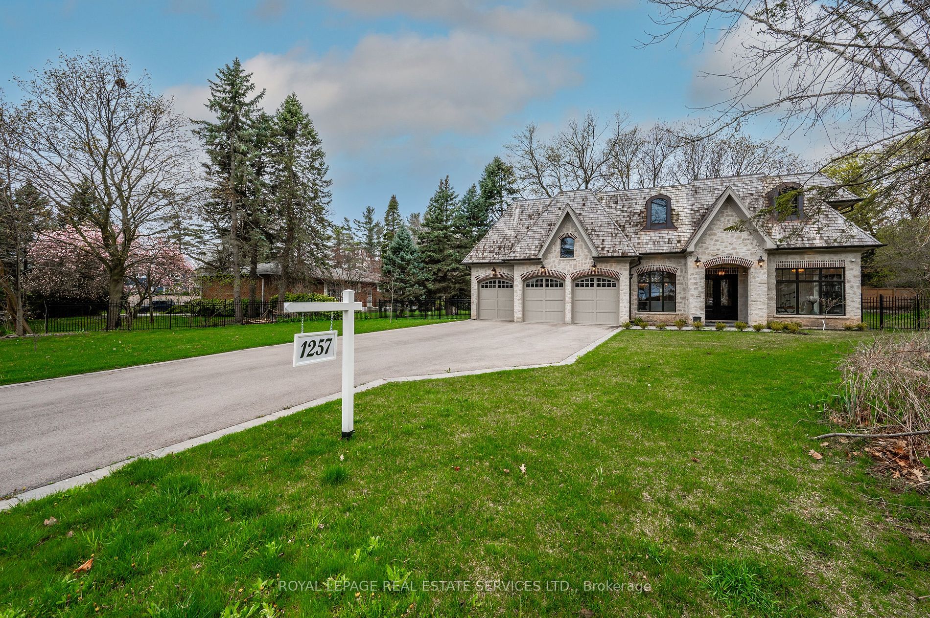1257 Lakeshore Road W