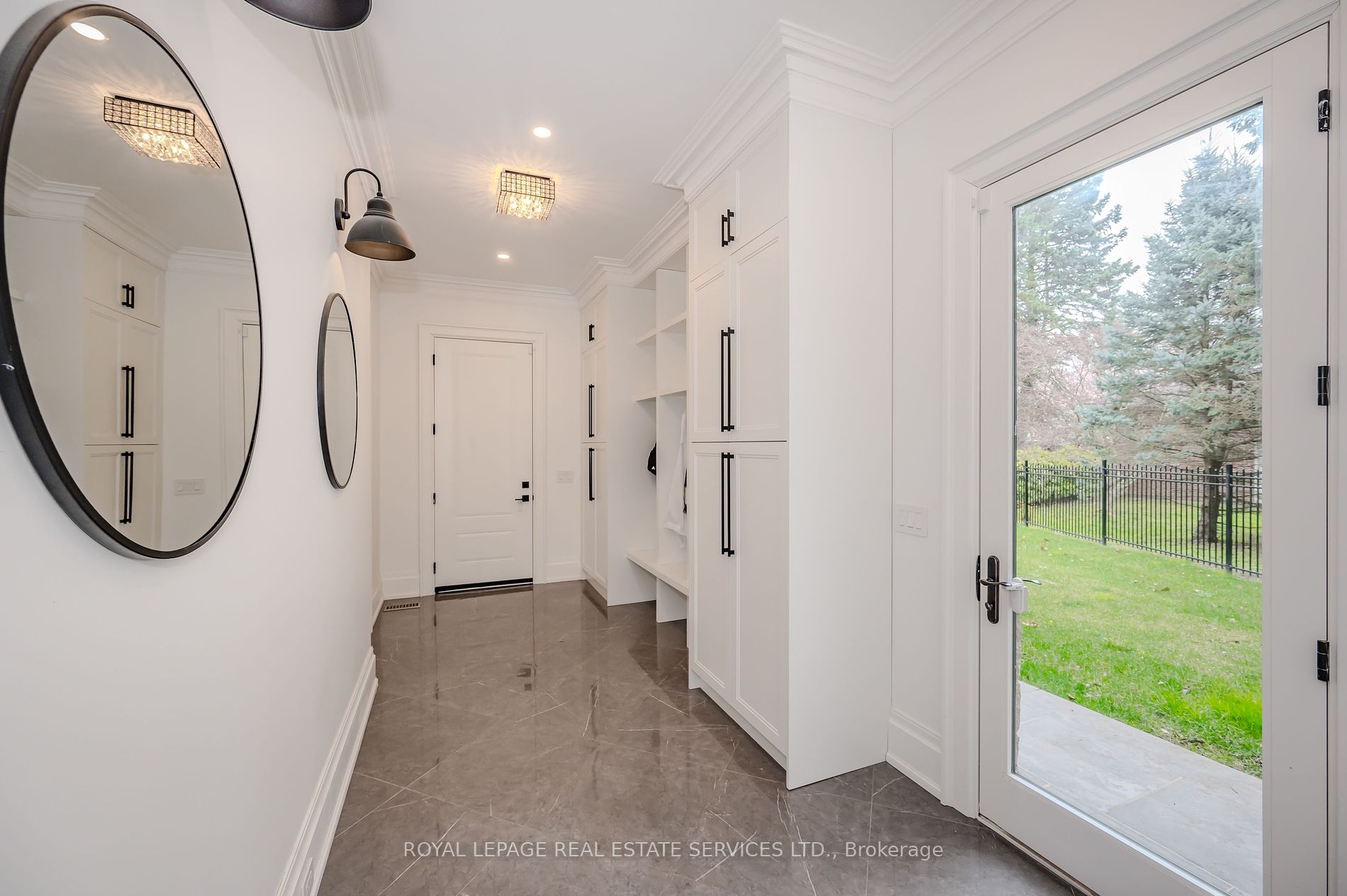 1257 Lakeshore Road W