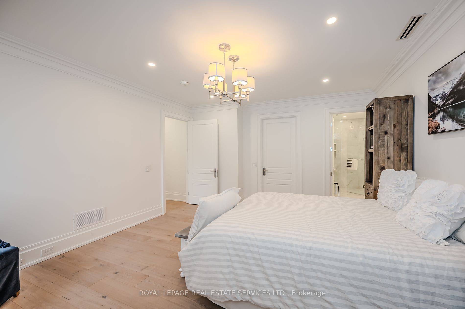 1257 Lakeshore Road W