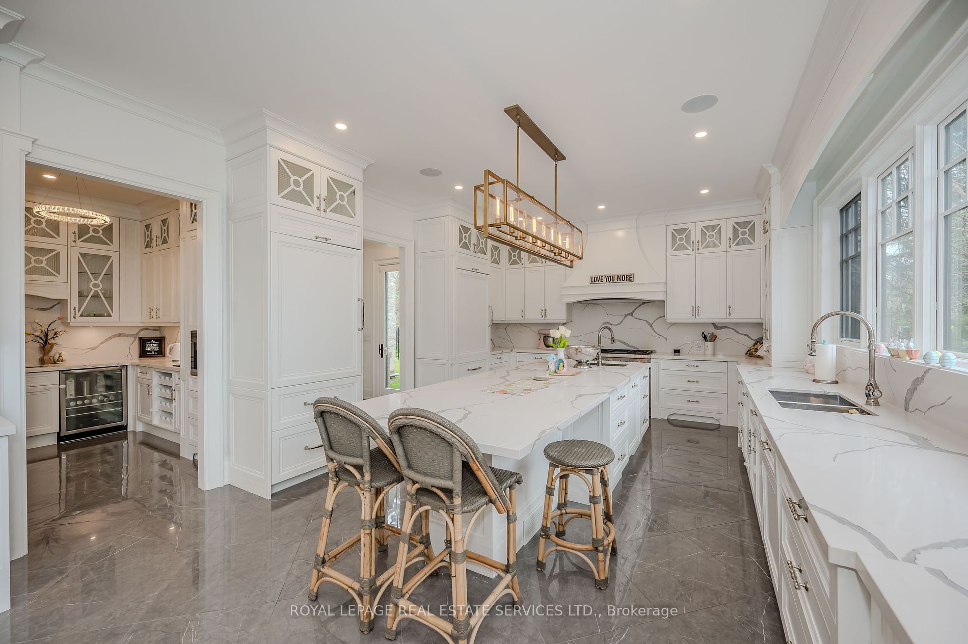 1257 Lakeshore Road W