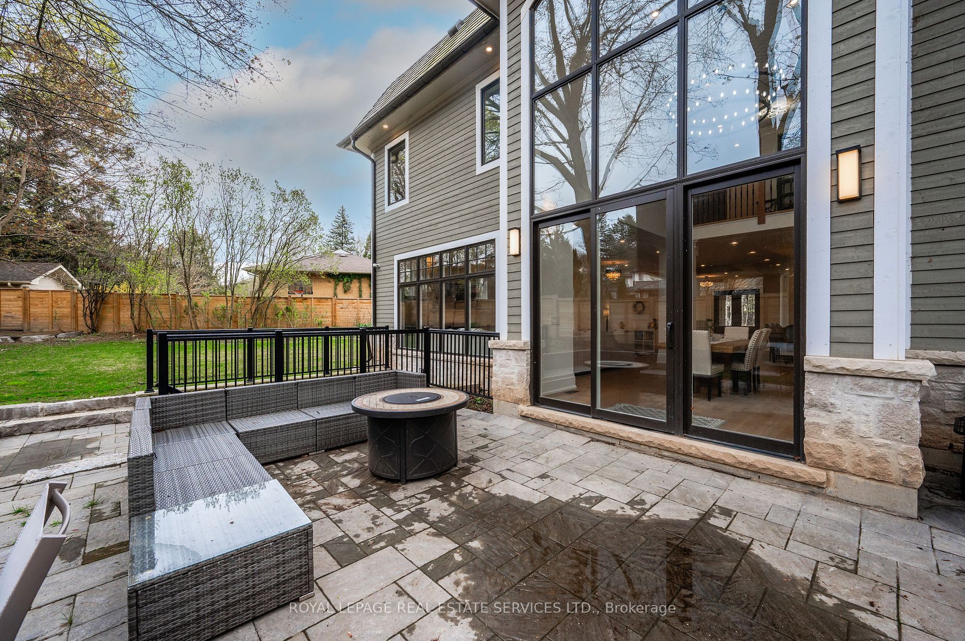 1257 Lakeshore Road W