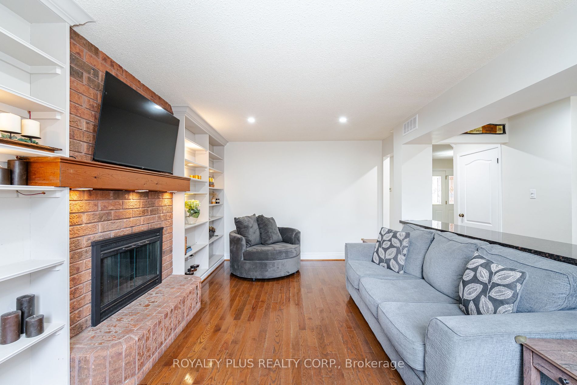 352 Hersey Cres