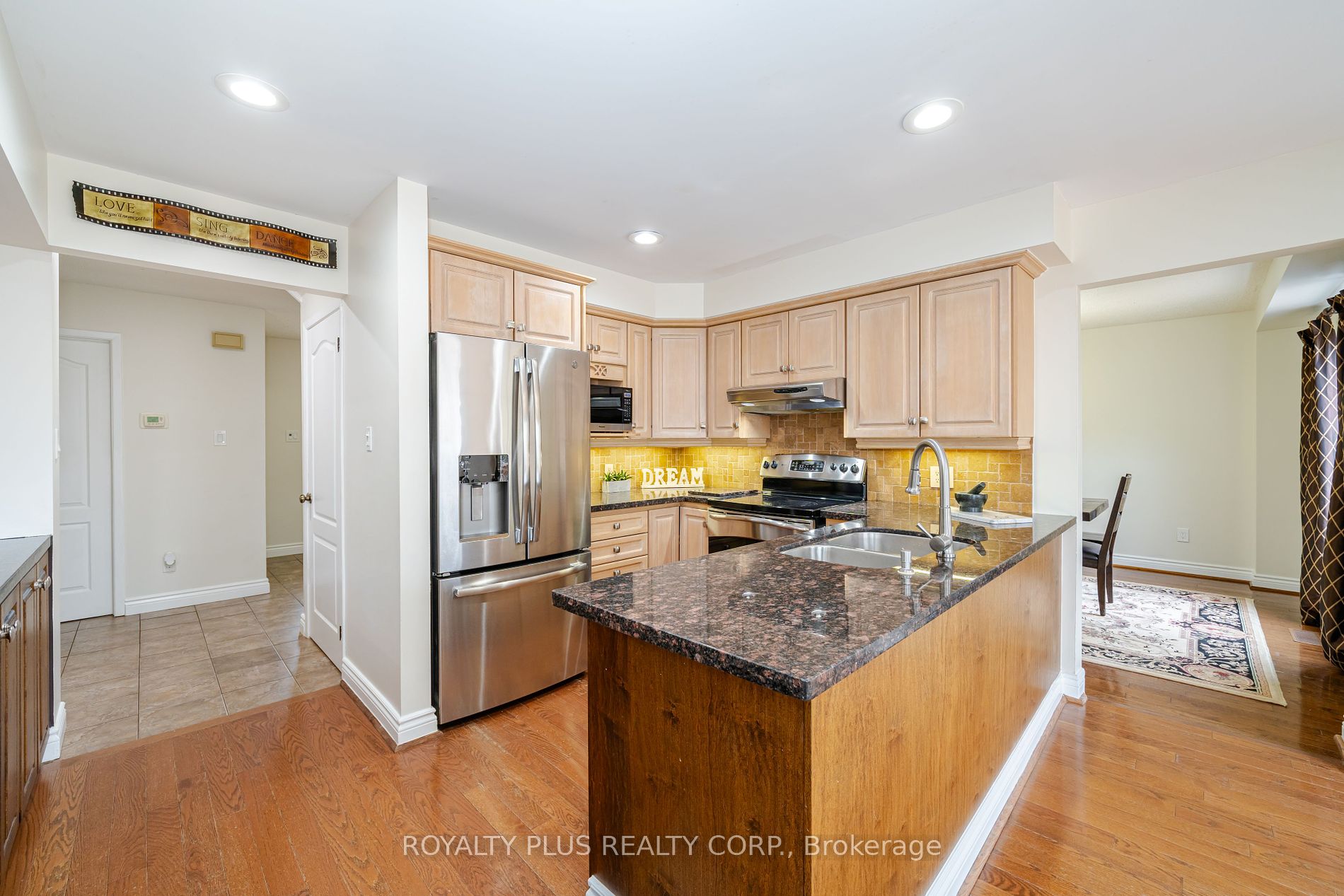 352 Hersey Cres