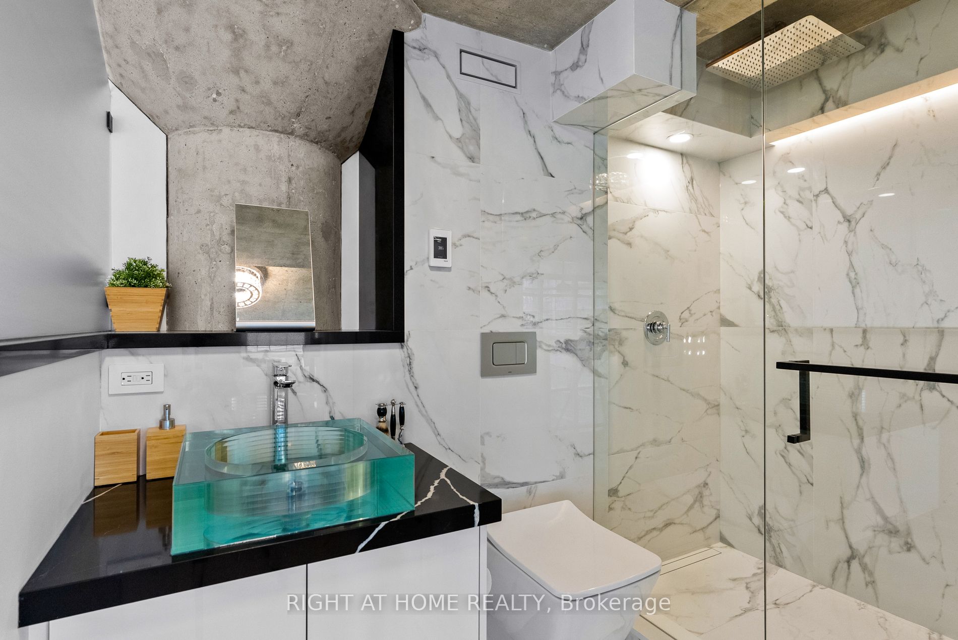 300 Manitoba Street, #311