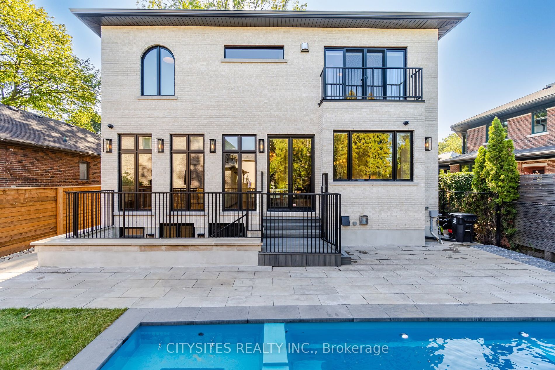 85 Kingsway Cres