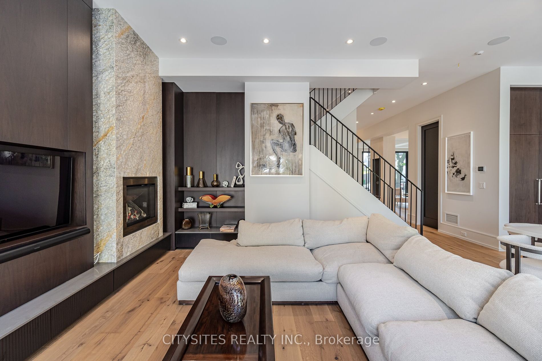 85 Kingsway Cres