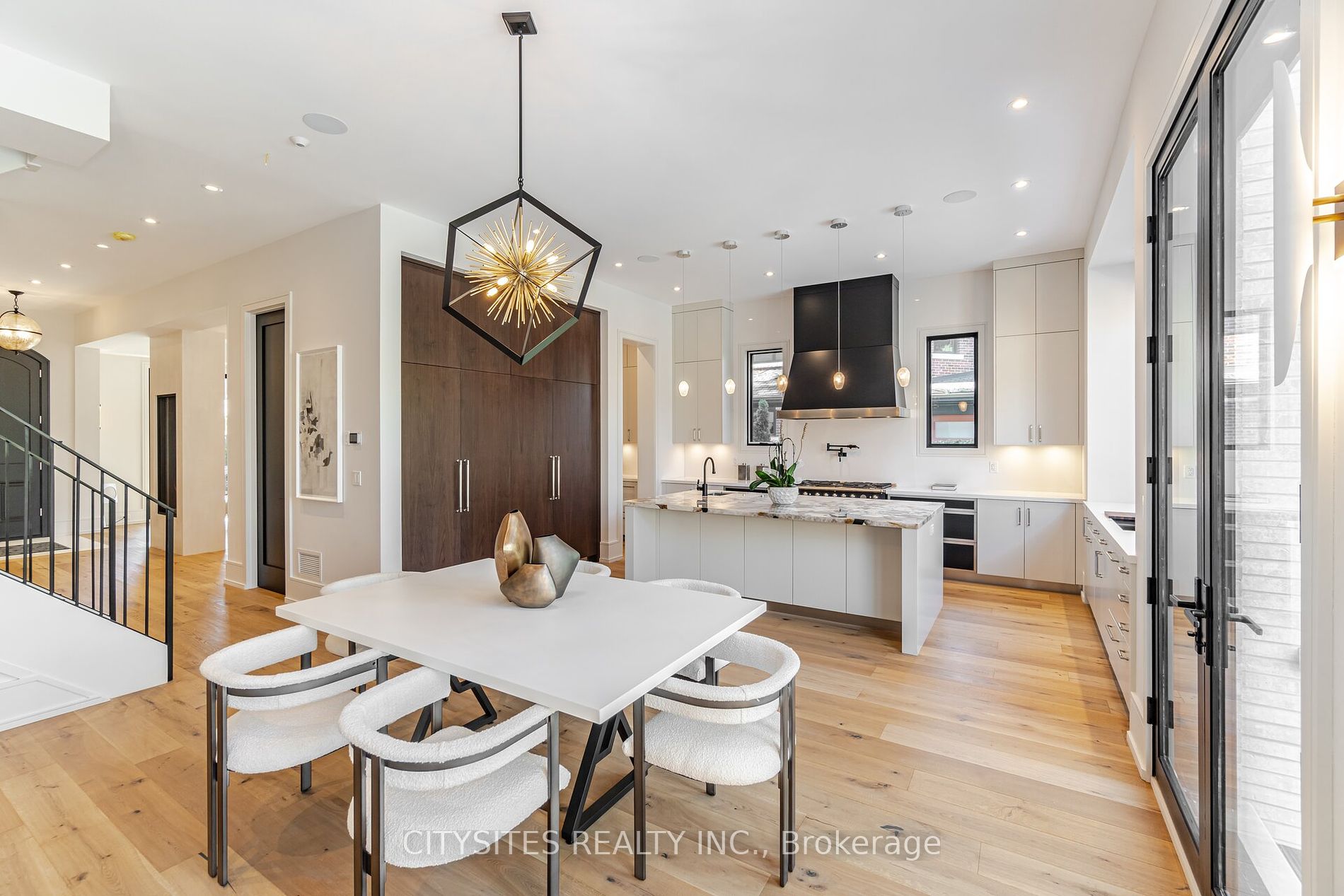 85 Kingsway Cres