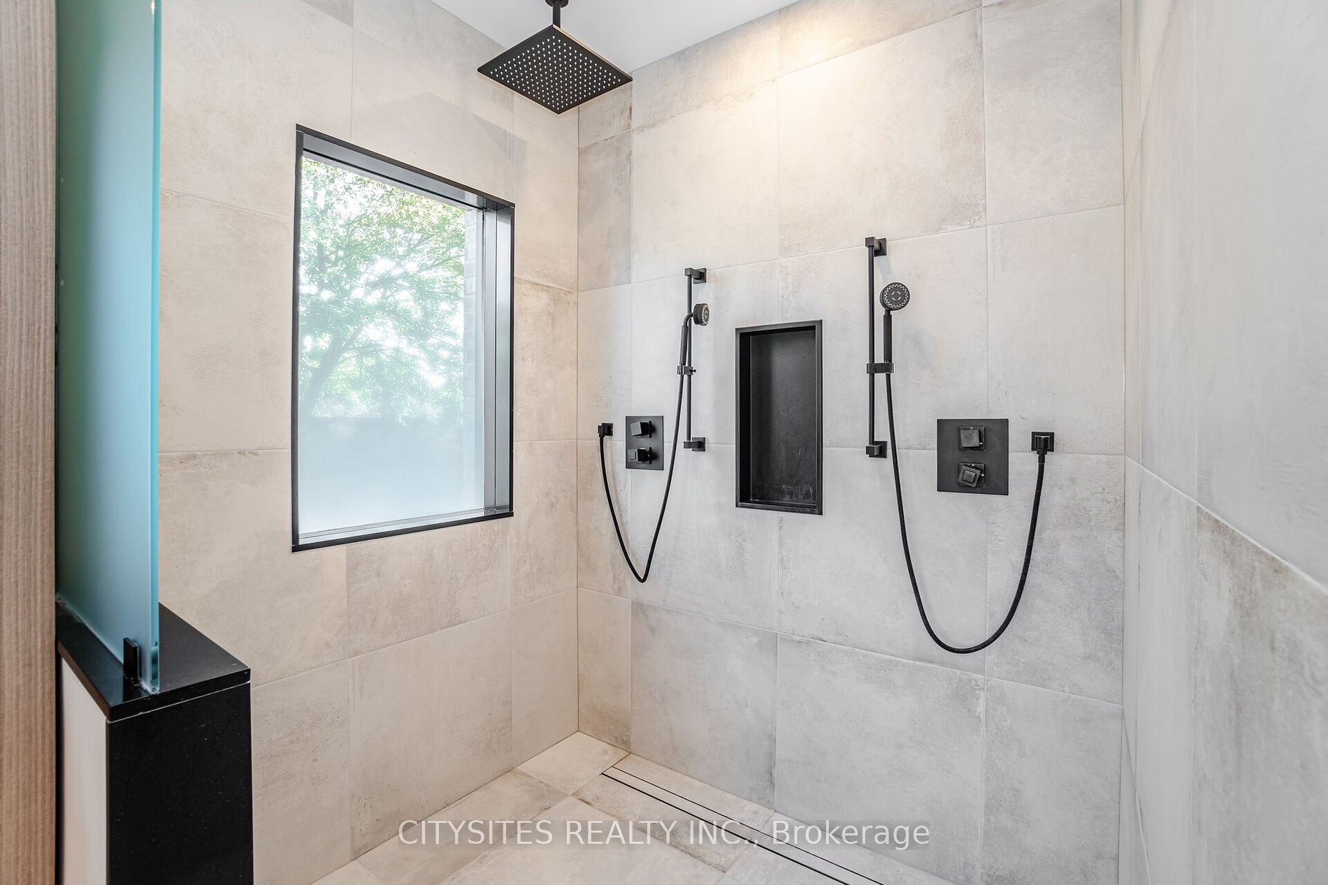 85 Kingsway Cres