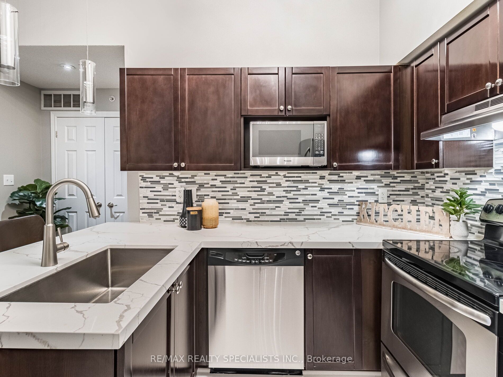 1380 Main Street E, #408