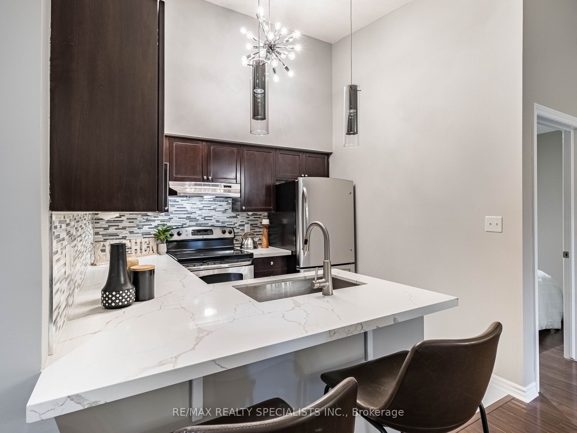 1380 Main Street E, #408