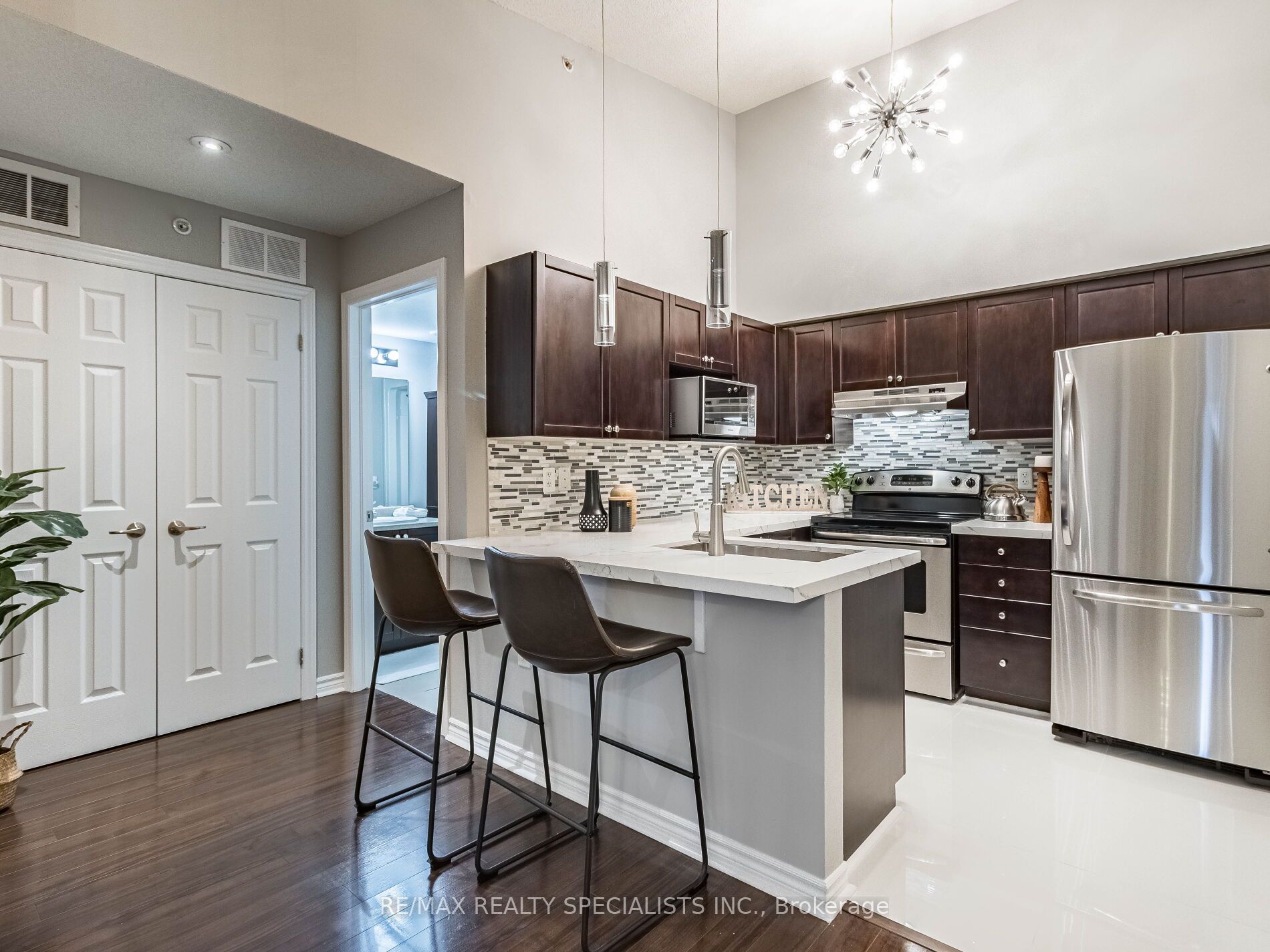 1380 Main Street E, #408