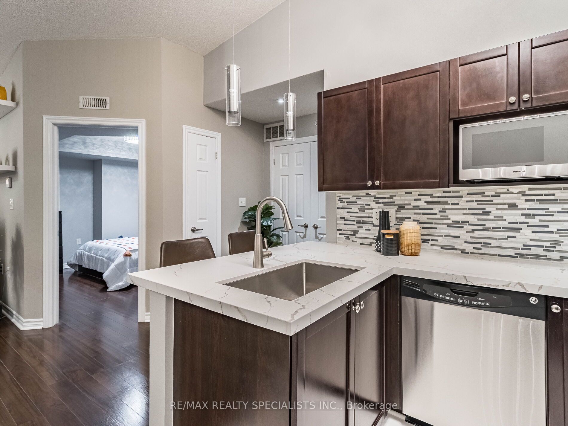 1380 Main Street E, #408