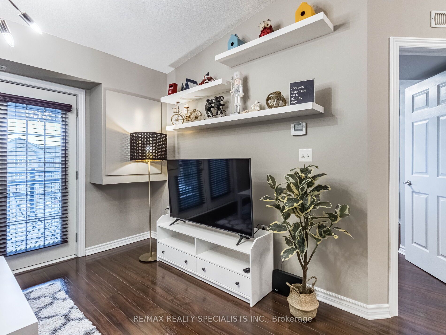 1380 Main Street E, #408