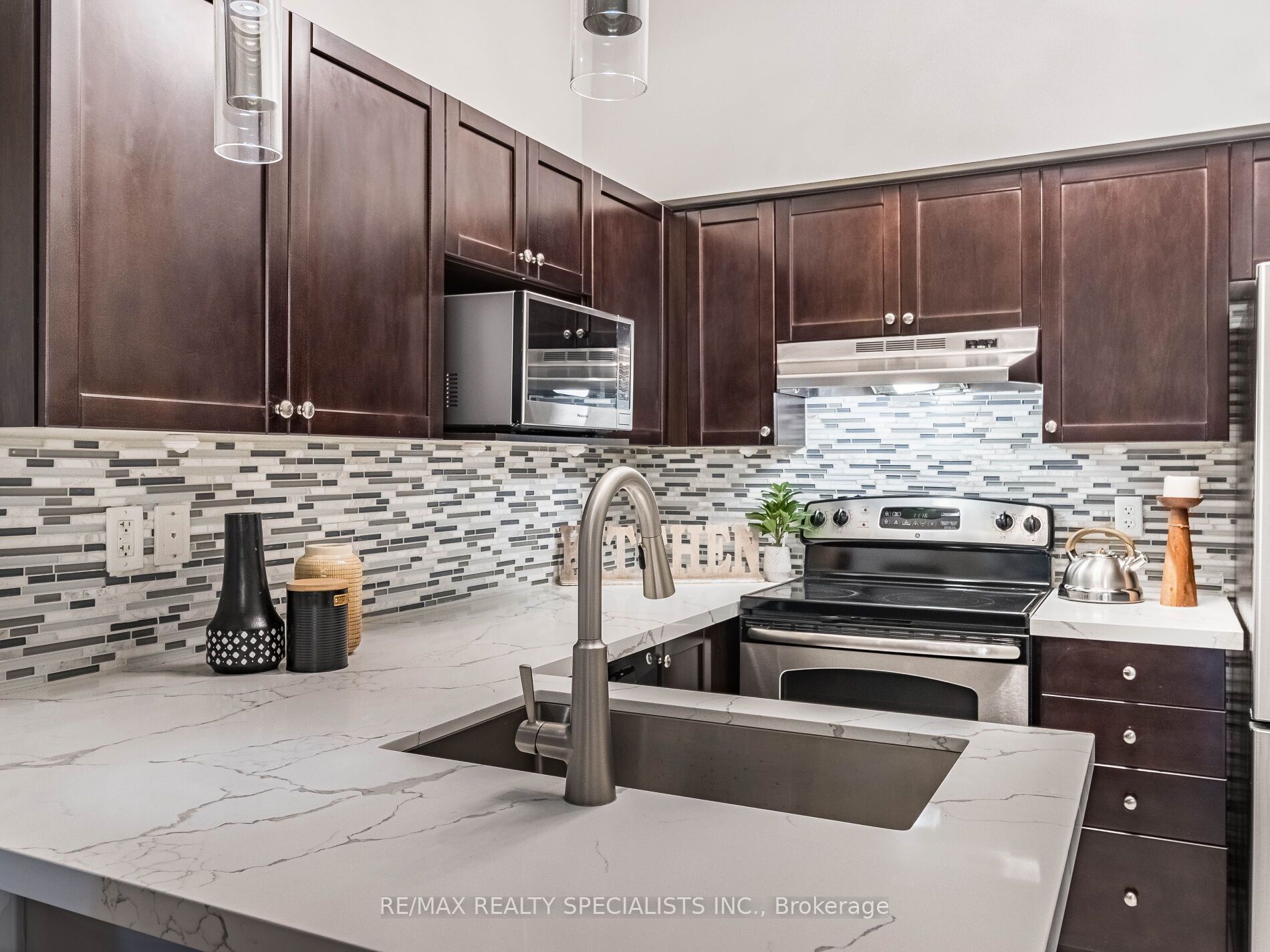 1380 Main Street E, #408