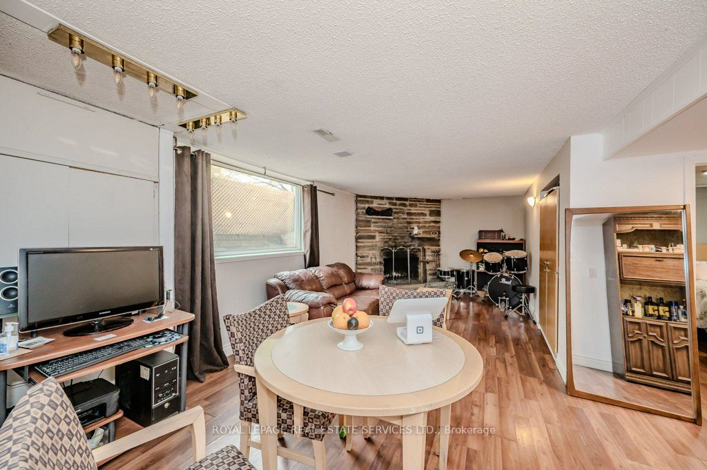 367 Yale Crescent