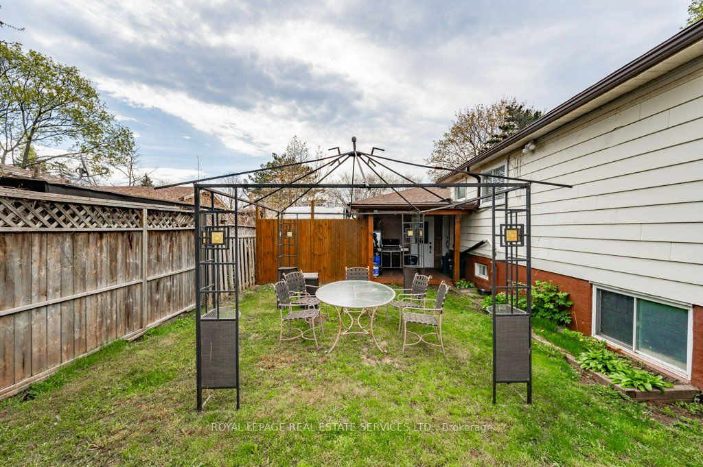 367 Yale Crescent