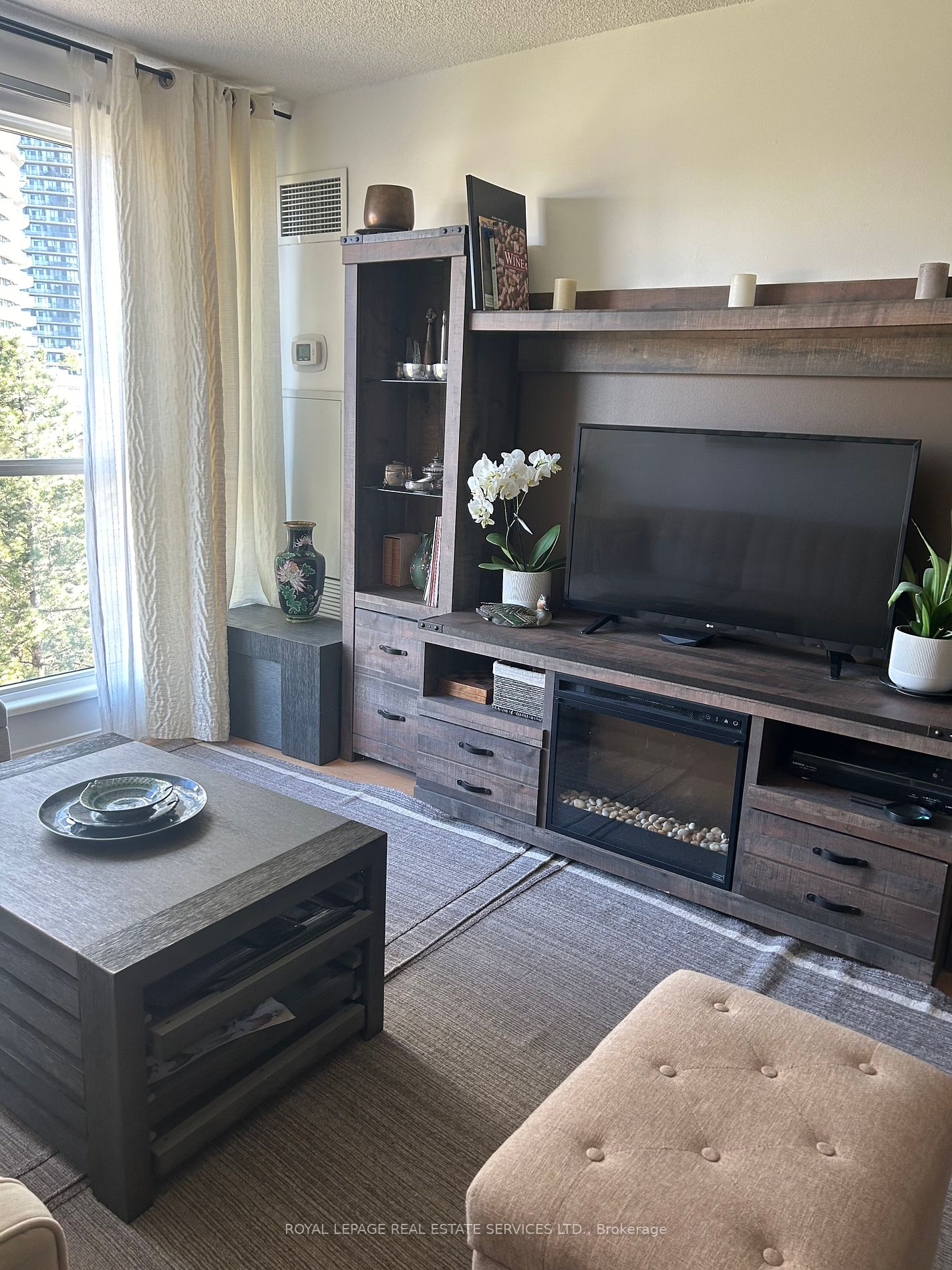2261 Lake Shore Boulevard W #605