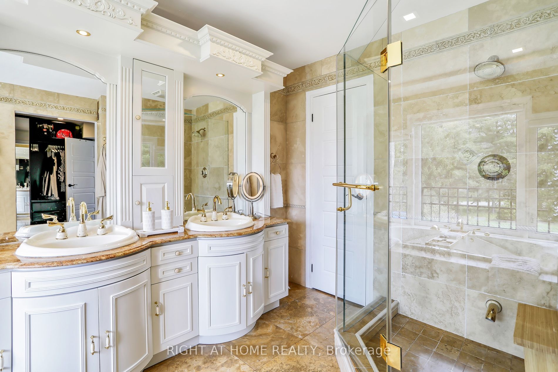 471 Country Club Crescent