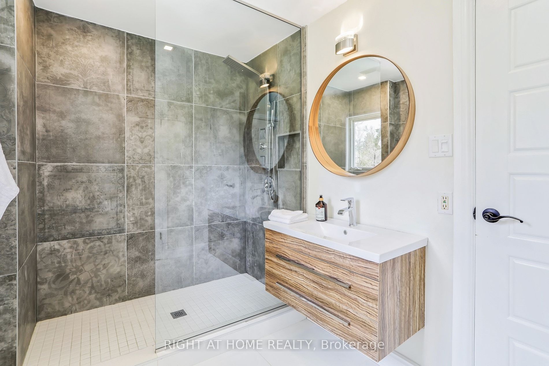 471 Country Club Crescent