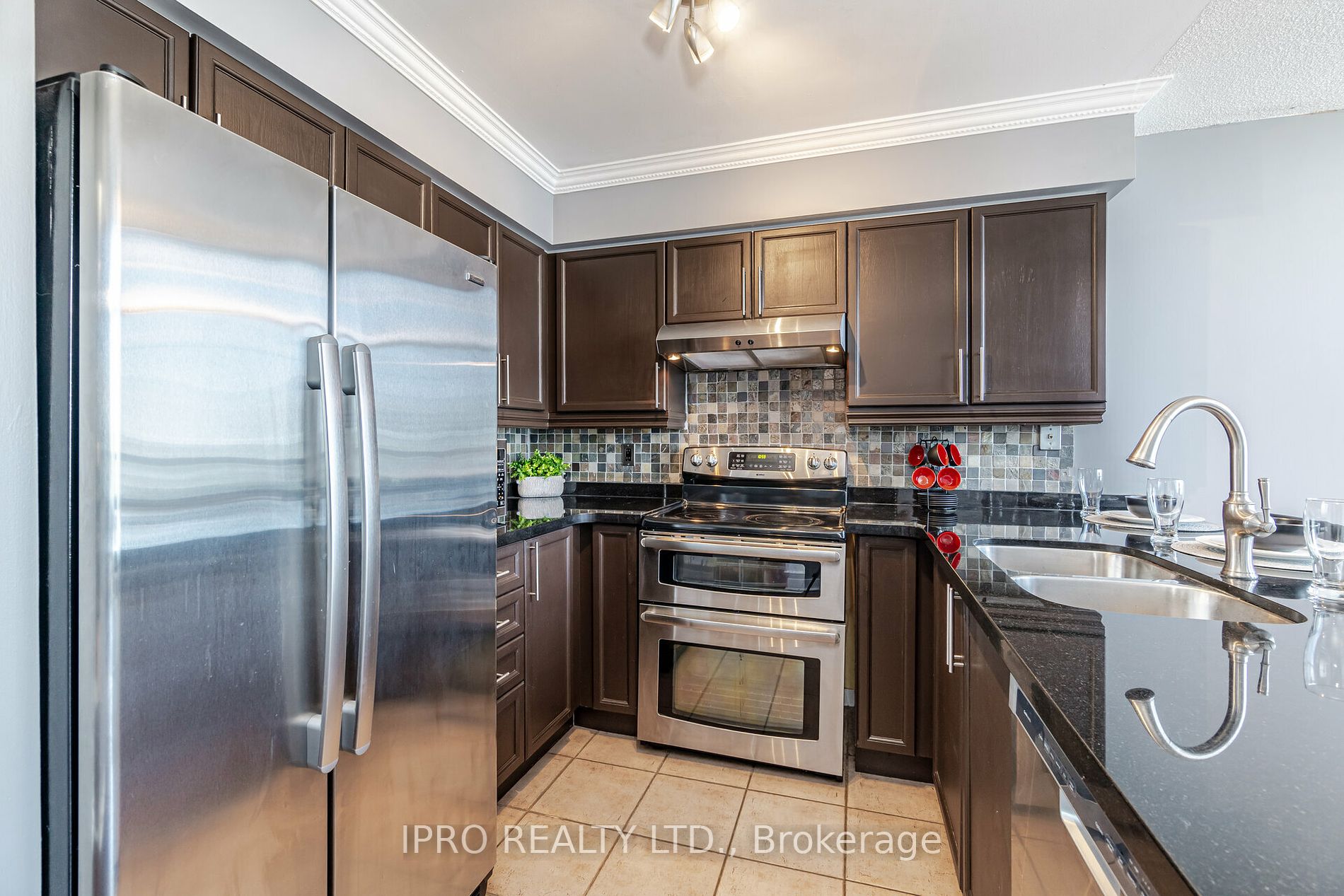 250 Manitoba St, #715