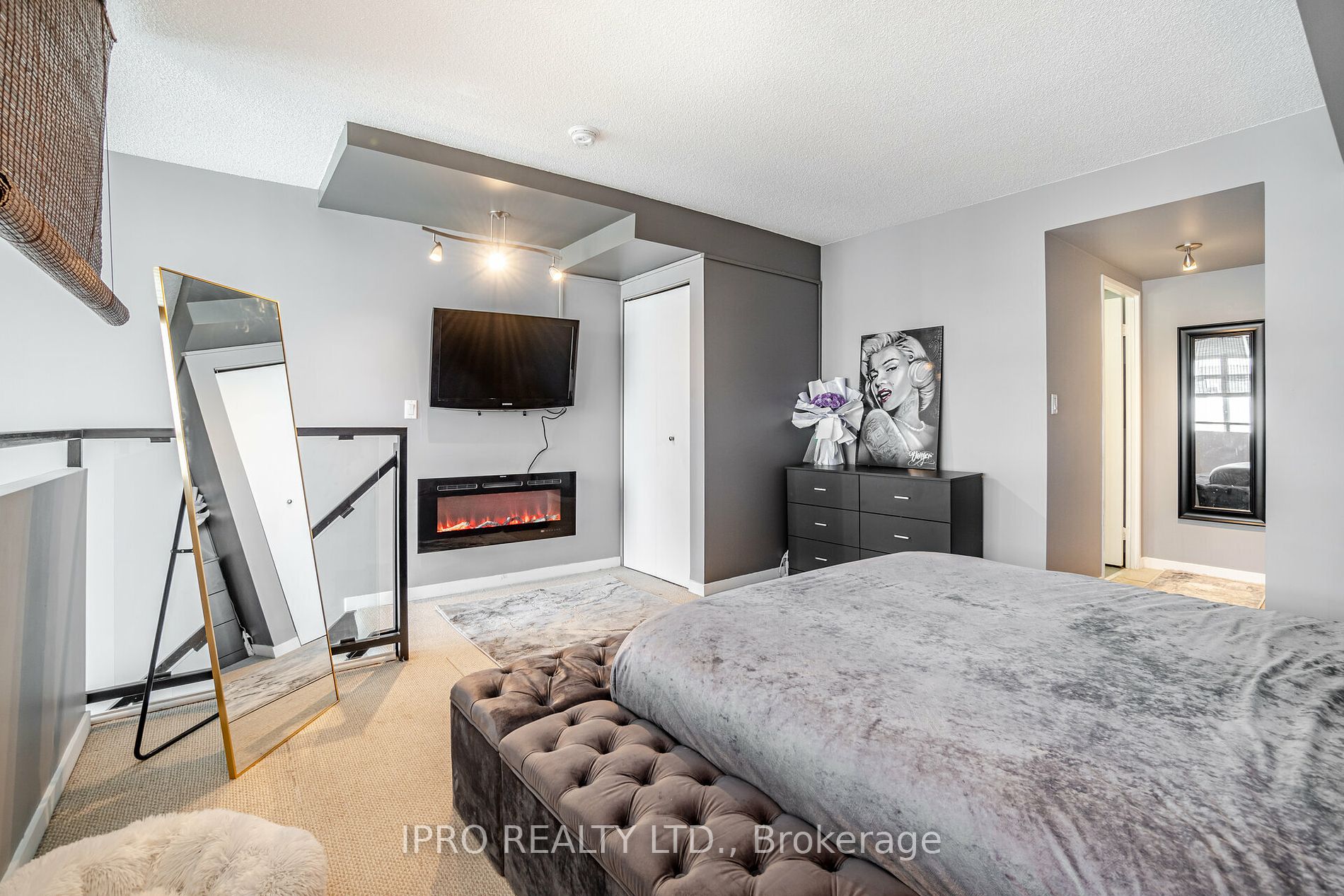 250 Manitoba St, #715