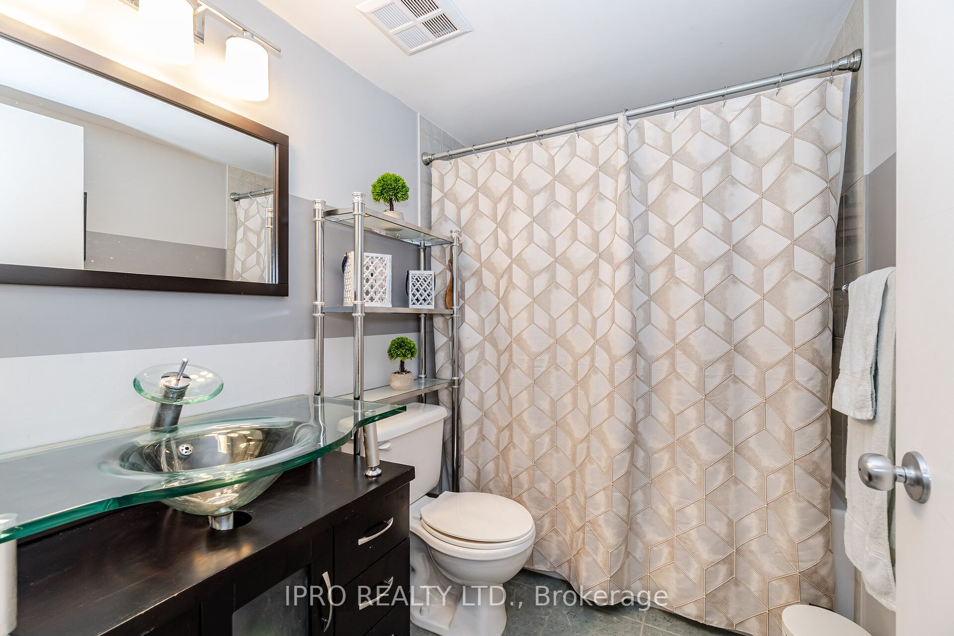 250 Manitoba St, #715