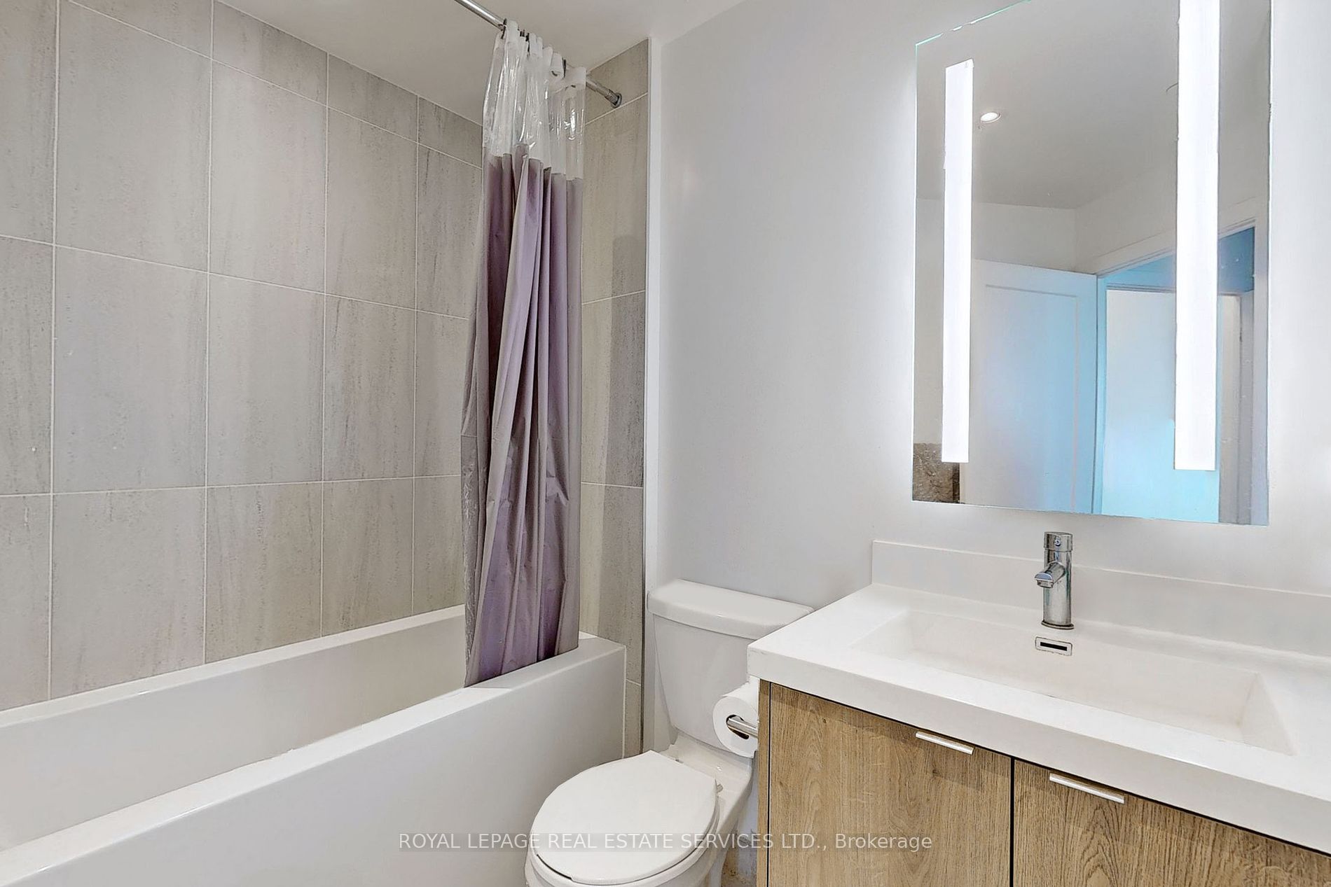 5 Mabelle Ave, #3529