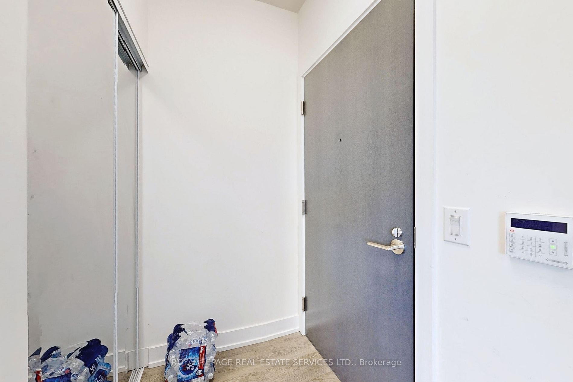 5 Mabelle Ave, #3529