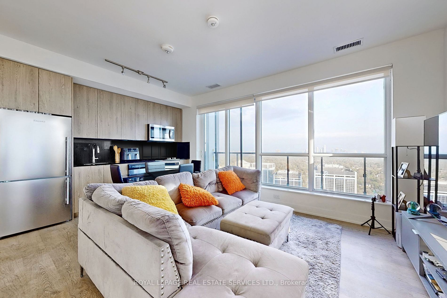 5 Mabelle Ave, #3529