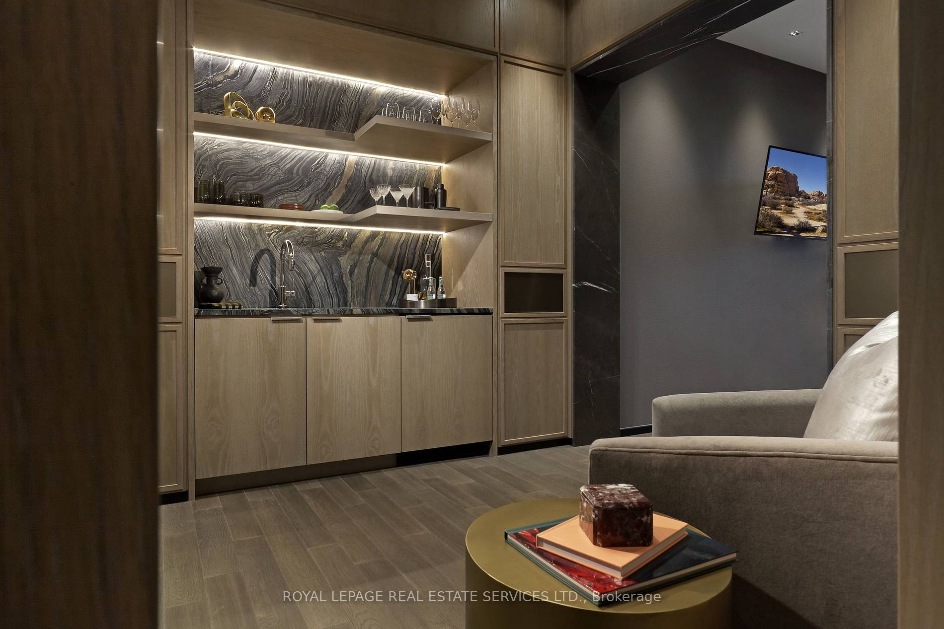 5 Mabelle Ave, #3529