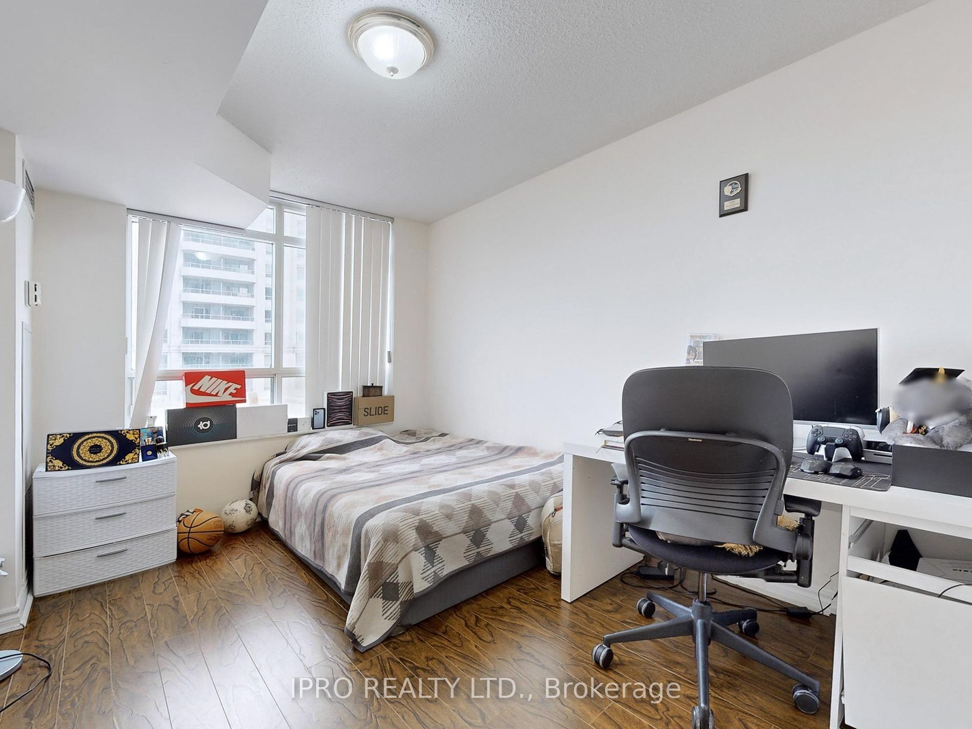 35 Kingsbridge Garden Circ, #611