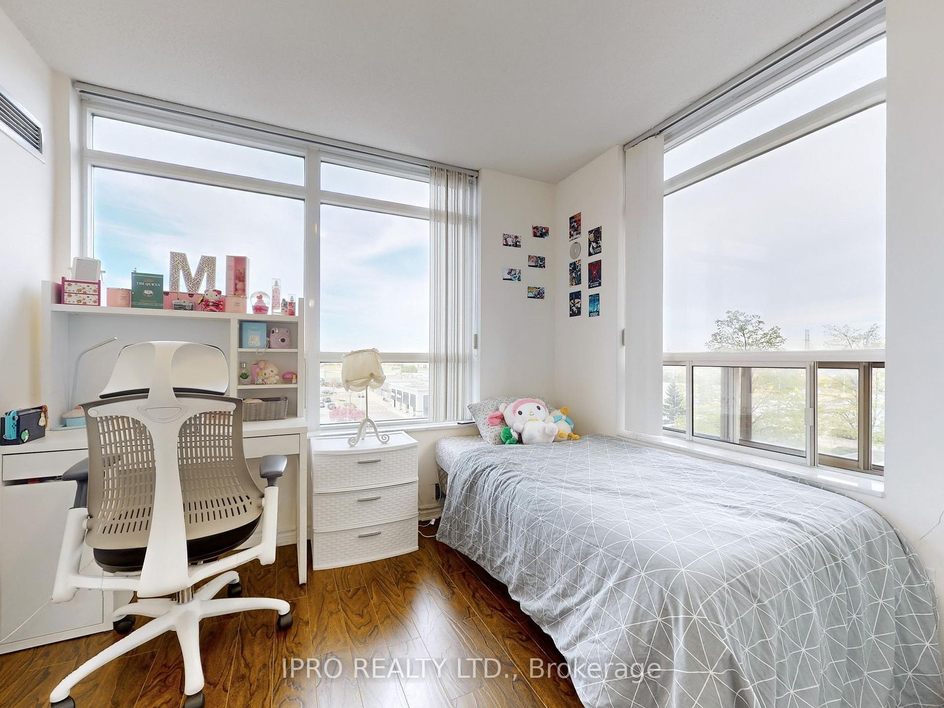 35 Kingsbridge Garden Circ, #611