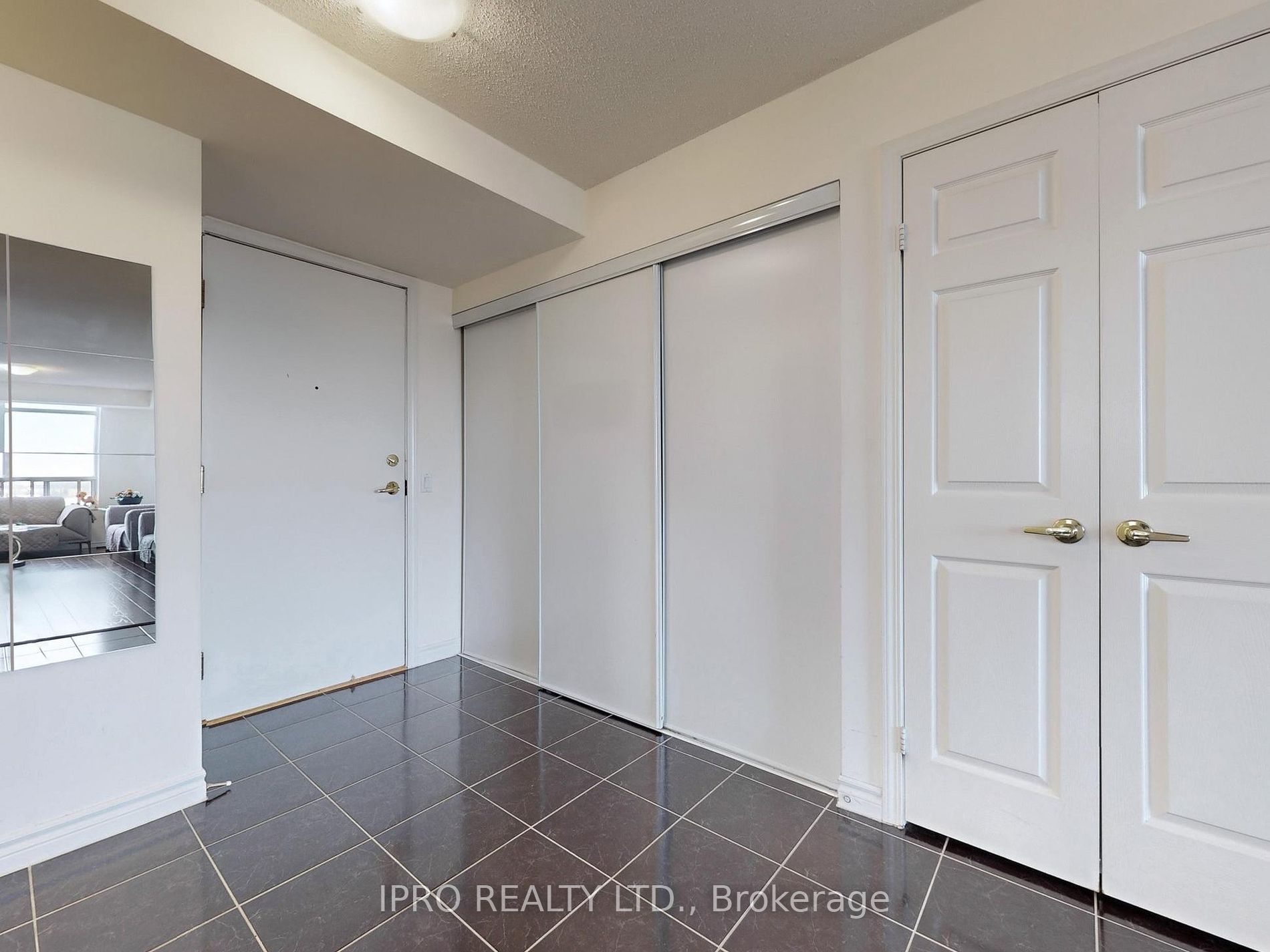 35 Kingsbridge Garden Circ, #611